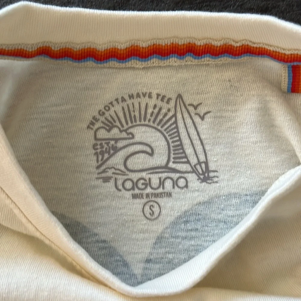 😎 Two Laguna tees 😎 - tropical theme men’s size small - great condition - Picture 5 of 10